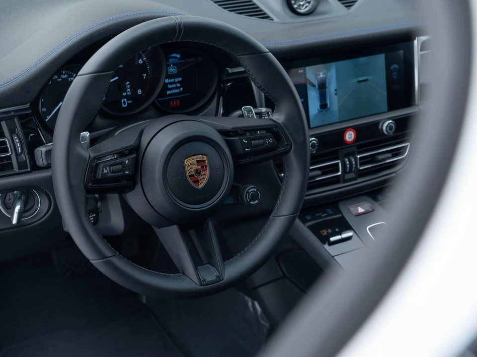 2026 Porsche Macan - Image 21 of 31