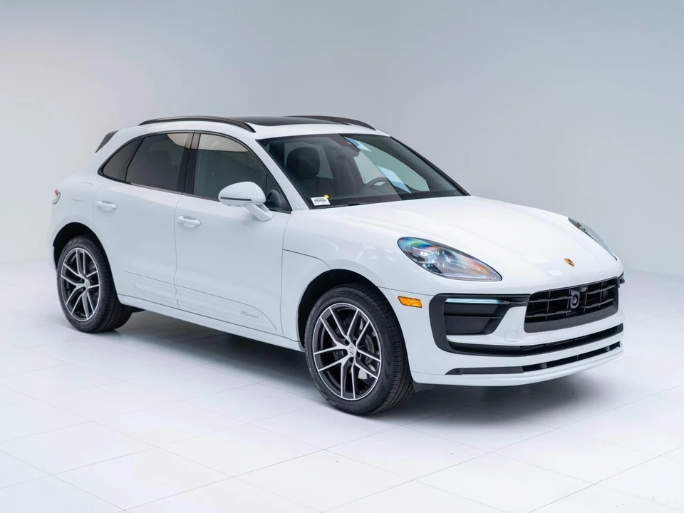 2026 Porsche Macan - Image 8 of 31