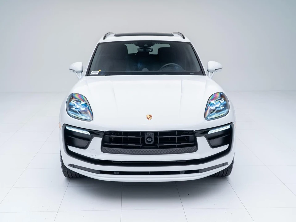 2026 Porsche Macan - Image 7 of 31