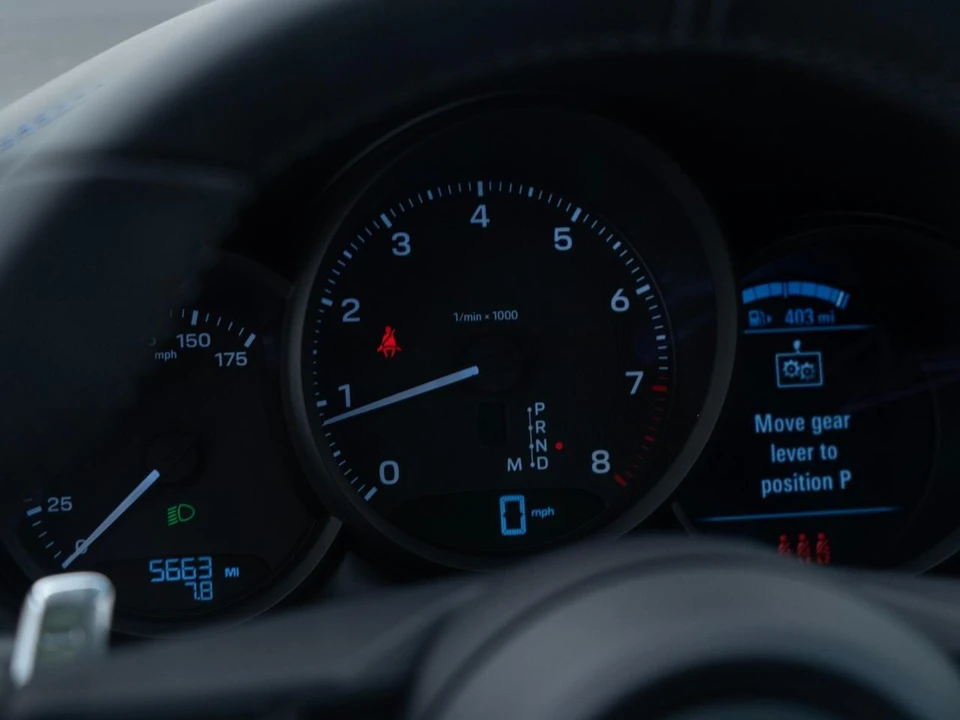2026 Porsche Macan - Image 25 of 31