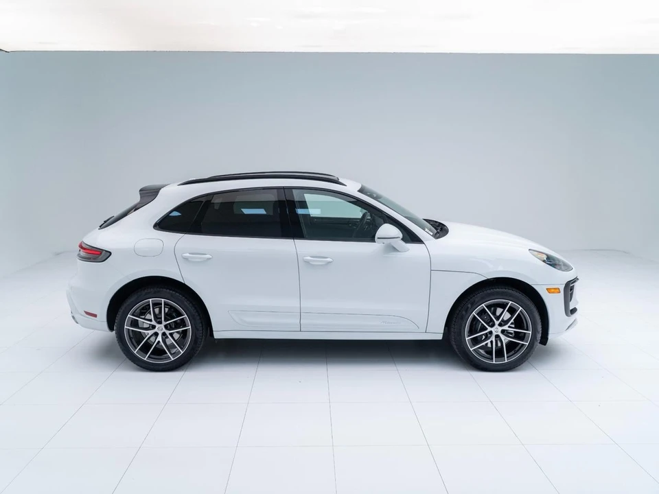 2026 Porsche Macan - Image 9 of 31
