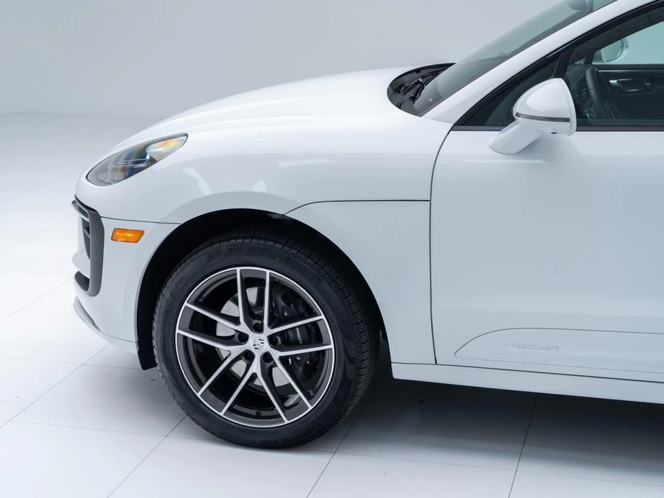 2026 Porsche Macan - Image 12 of 31