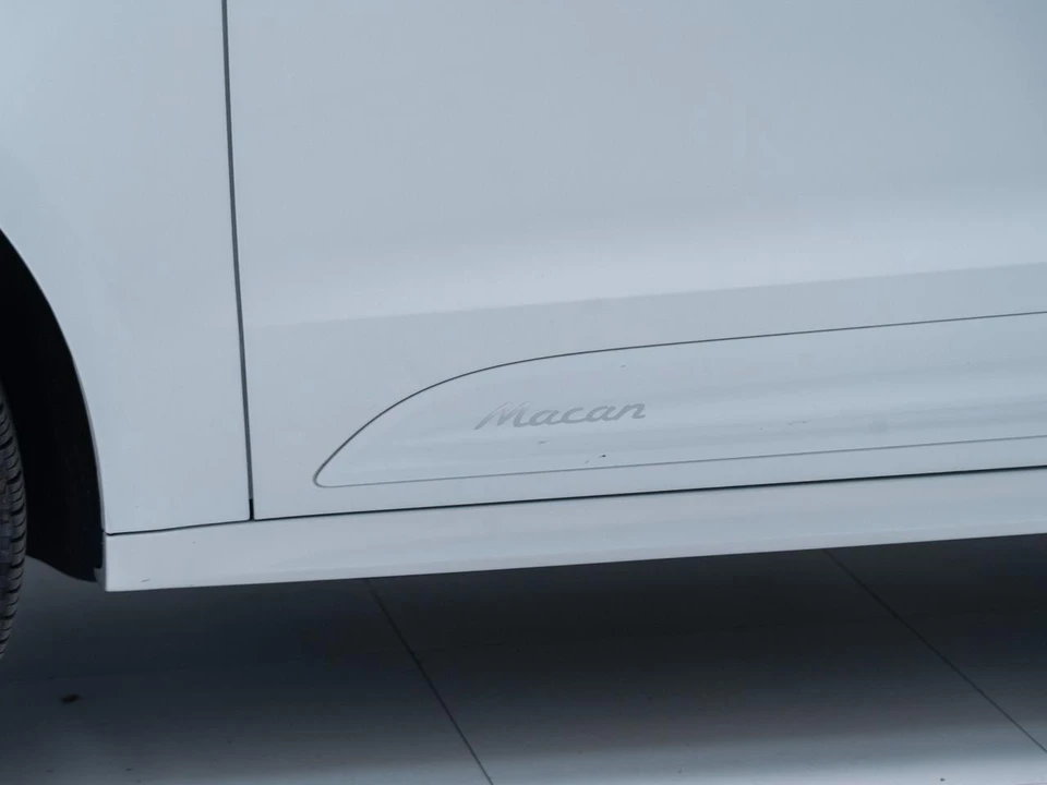 2026 Porsche Macan - Image 14 of 31