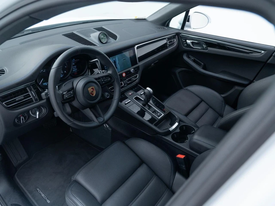 2026 Porsche Macan - Image 5 of 31