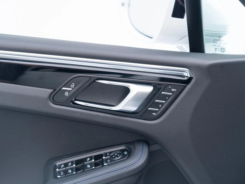 2026 Porsche Macan - Image 23 of 31