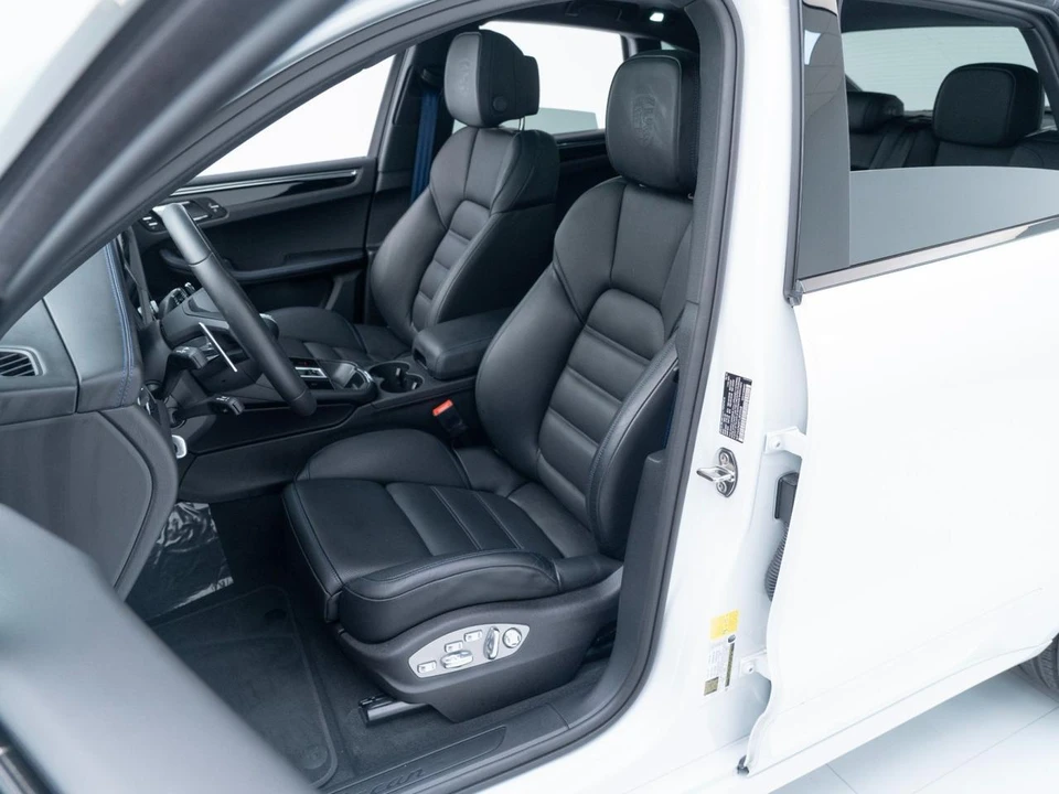 2026 Porsche Macan - Image 6 of 31