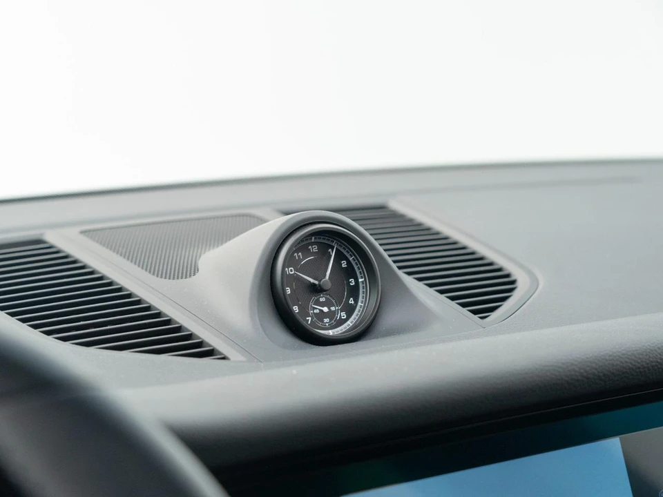 2026 Porsche Macan Electric - Image 23 of 31