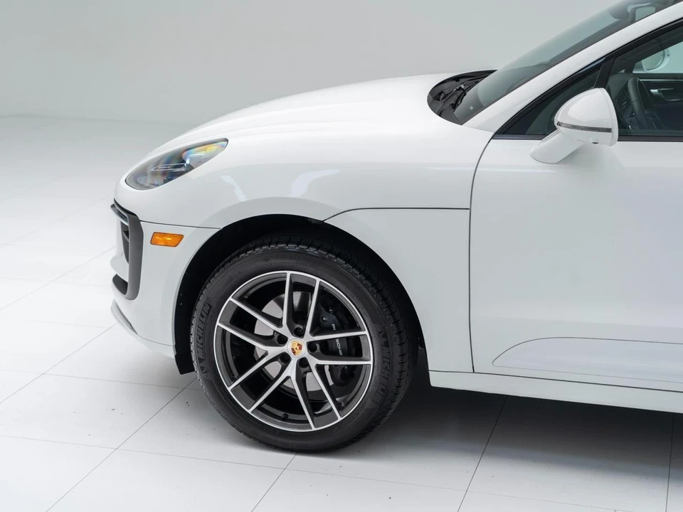 2026 Porsche Macan Electric - Image 12 of 31