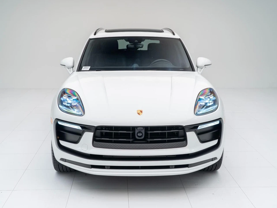 2026 Porsche Macan Electric - Image 7 of 31