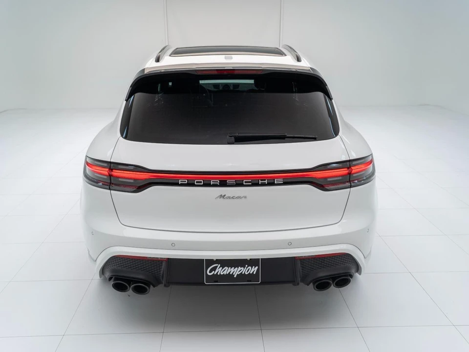 2026 Porsche Macan Electric - Image 11 of 31