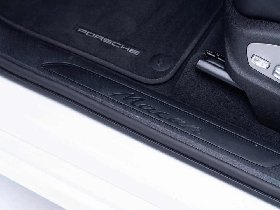 2026 Porsche Macan Electric - Image 15 of 31