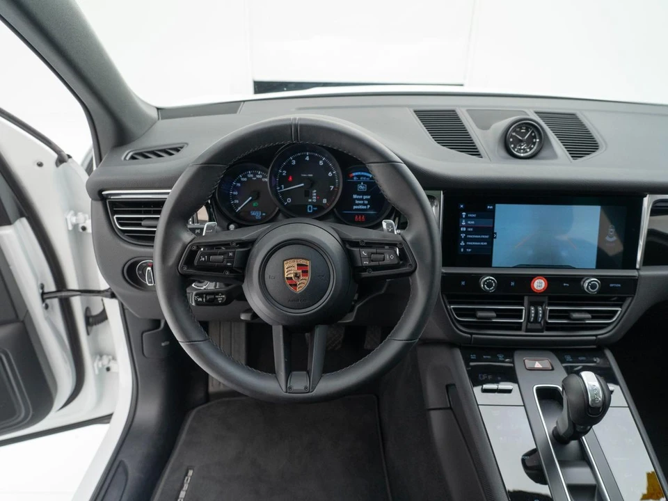 2026 Porsche Macan Electric - Image 30 of 31