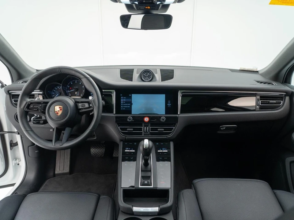 2026 Porsche Macan Electric - Image 28 of 31