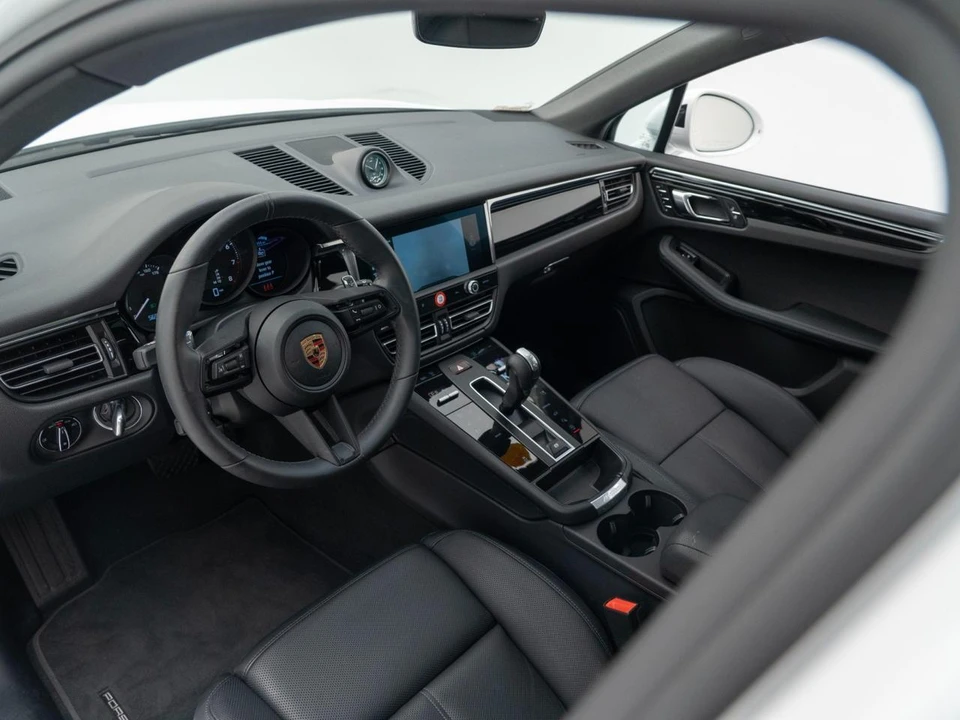 2026 Porsche Macan Electric - Image 5 of 31