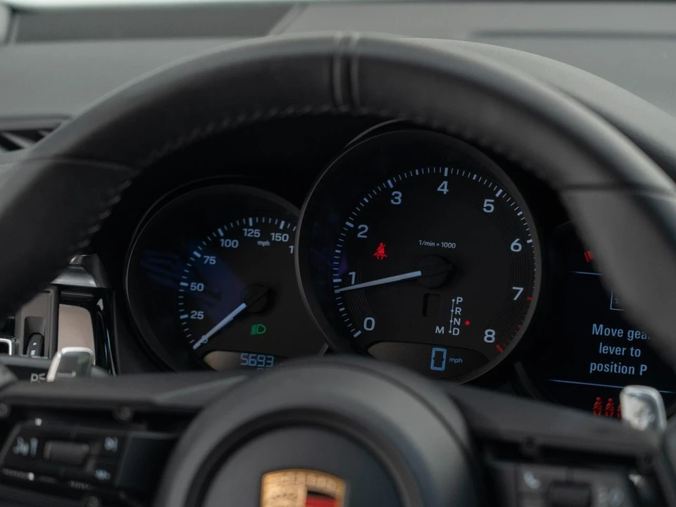 2026 Porsche Macan Electric - Image 29 of 31