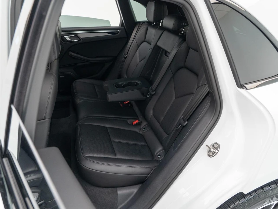 2026 Porsche Macan Electric - Image 27 of 31