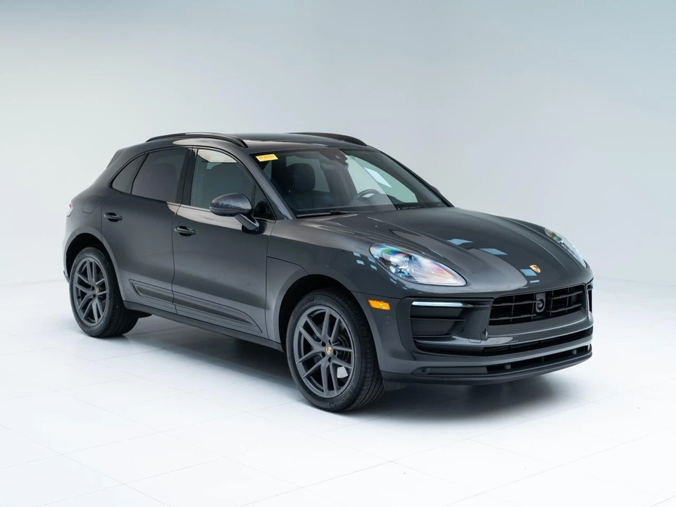 2026 Porsche Macan - Image 8 of 31