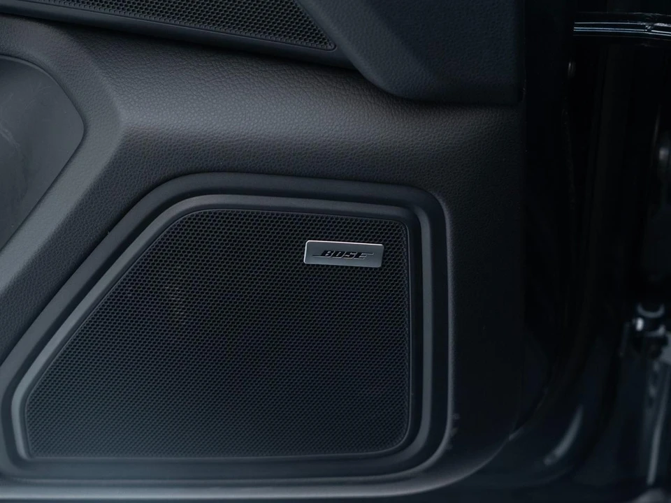 2026 Porsche Macan - Image 23 of 31
