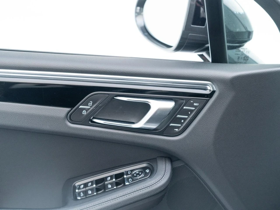 2026 Porsche Macan - Image 22 of 31