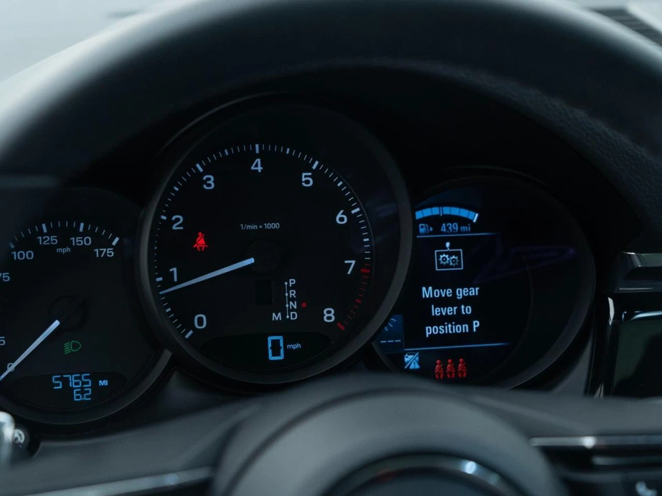 2026 Porsche Macan - Image 24 of 31