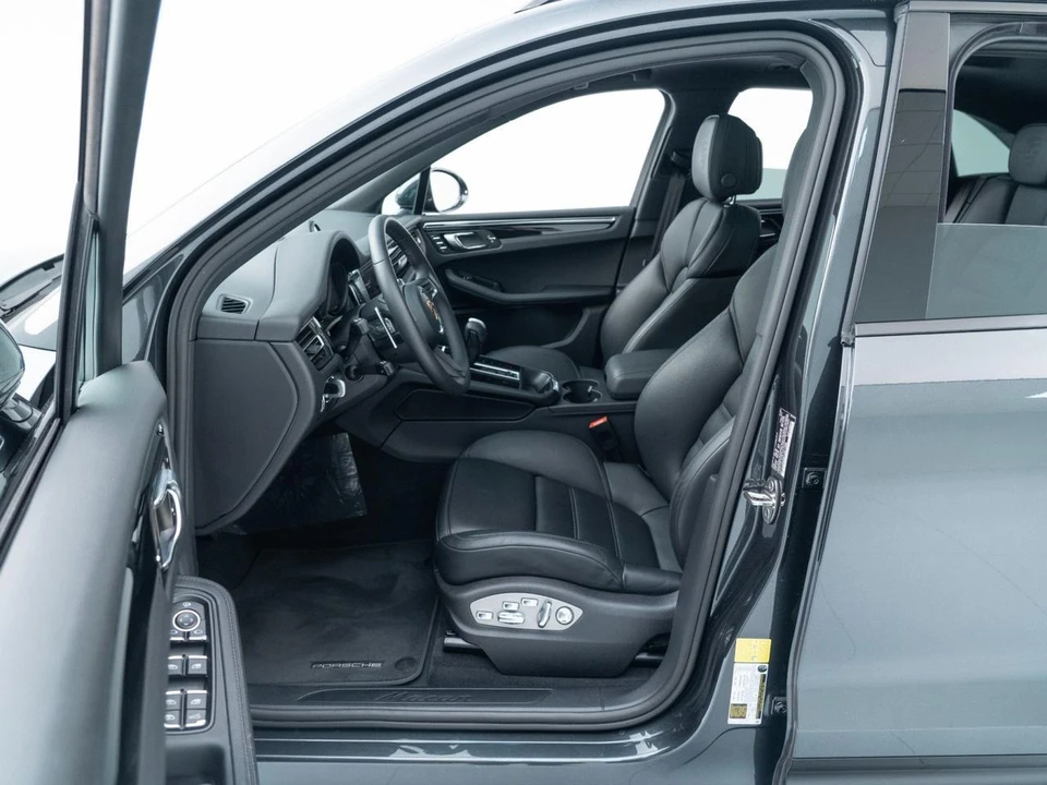 2026 Porsche Macan - Image 18 of 31