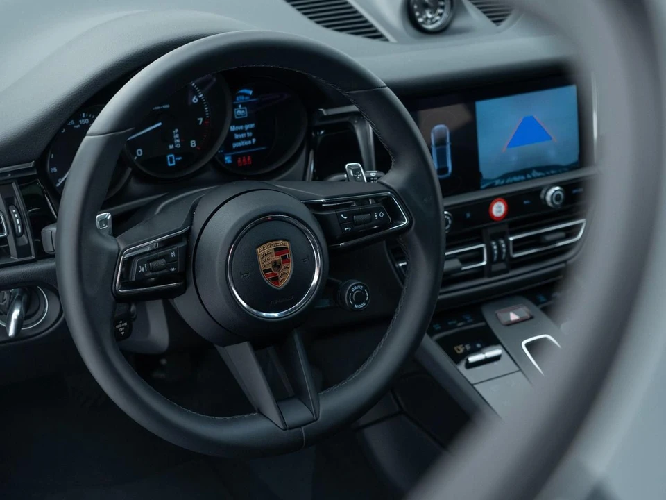 2026 Porsche Macan - Image 20 of 31