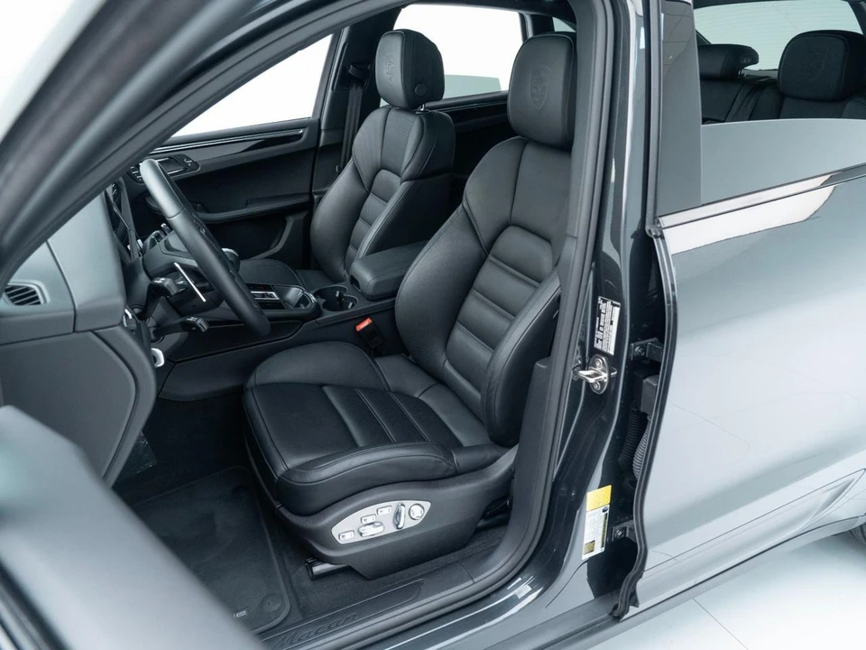 2026 Porsche Macan - Image 6 of 31