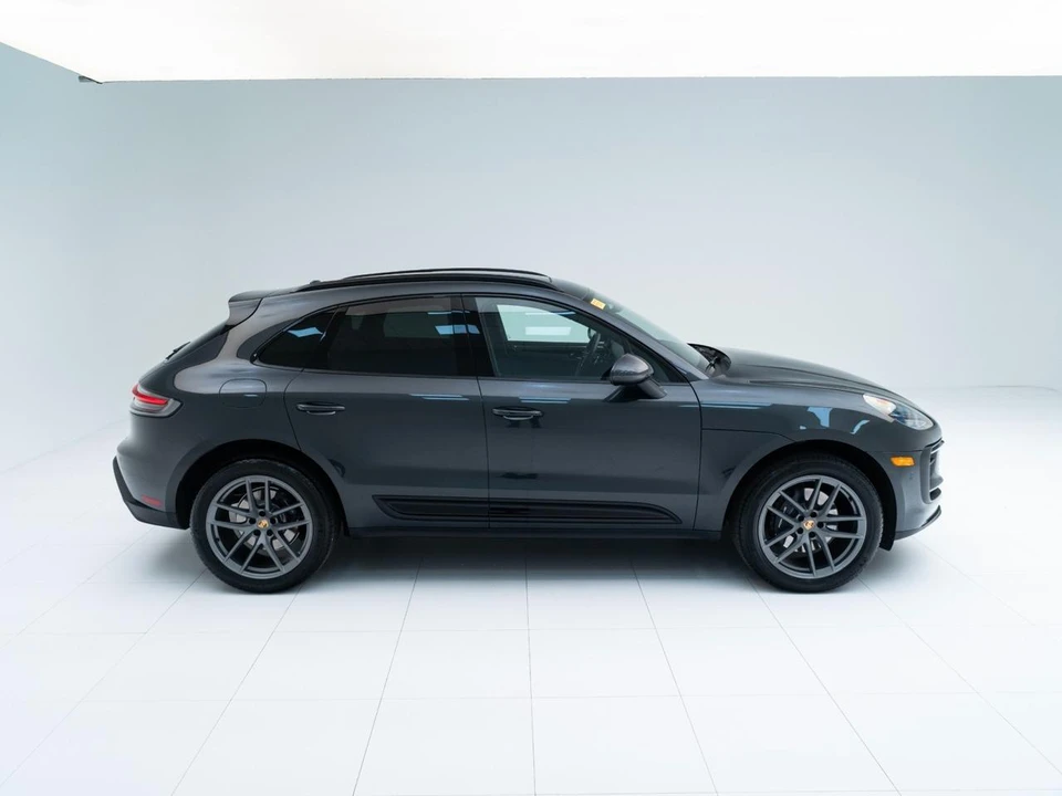2026 Porsche Macan - Image 9 of 31