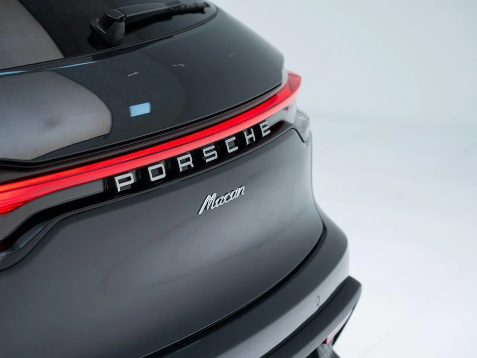 2026 Porsche Macan - Image 14 of 31
