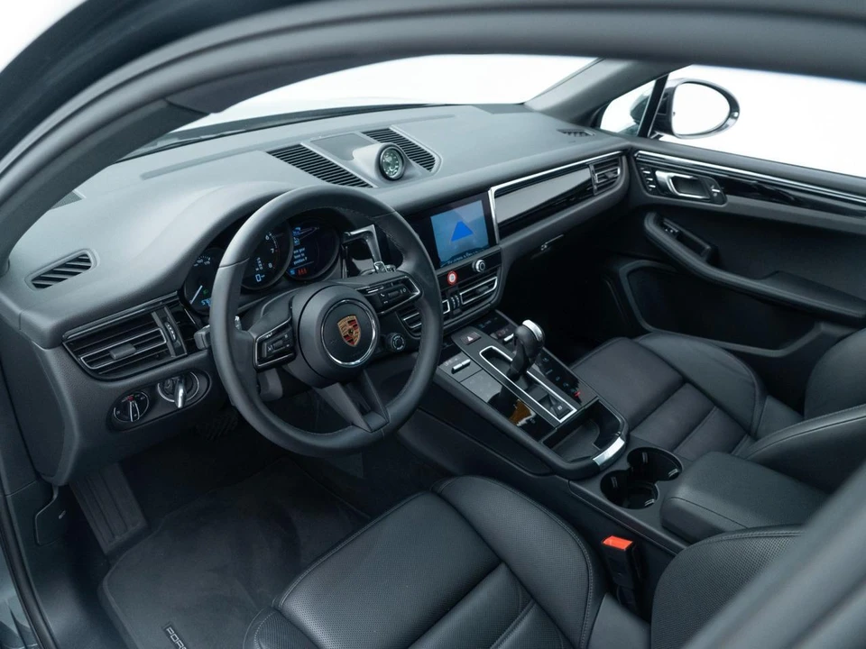 2026 Porsche Macan - Image 5 of 31