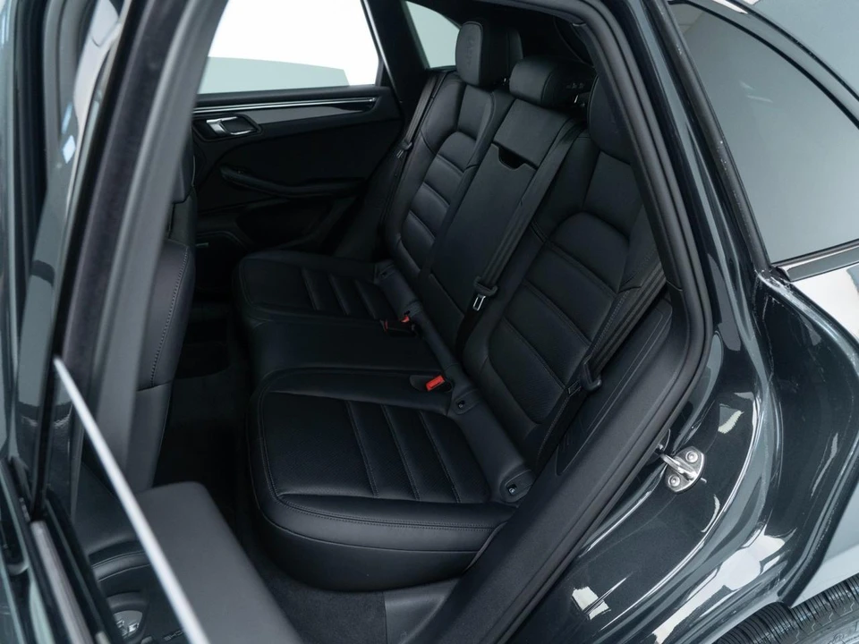 2026 Porsche Macan - Image 30 of 31
