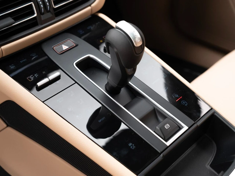 2026 Porsche Macan - Image 23 of 30