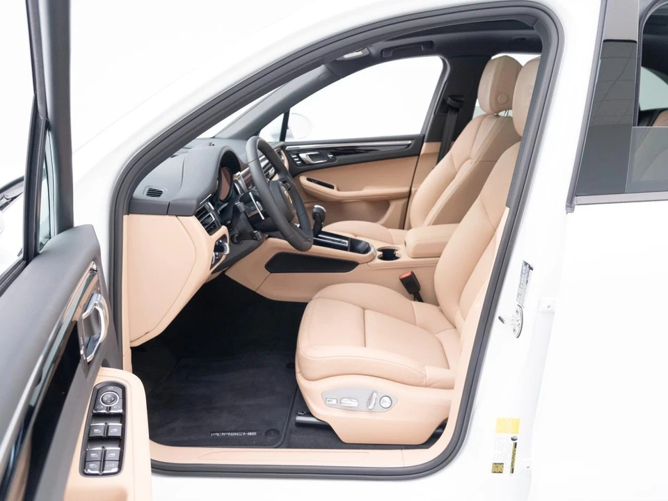 2026 Porsche Macan - Image 27 of 30