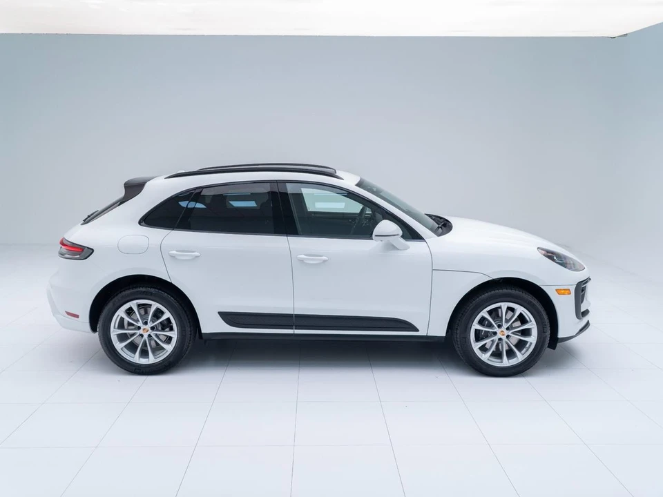 2026 Porsche Macan - Image 9 of 30