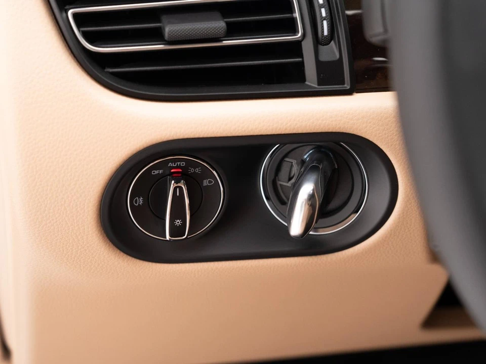 2026 Porsche Macan - Image 24 of 30