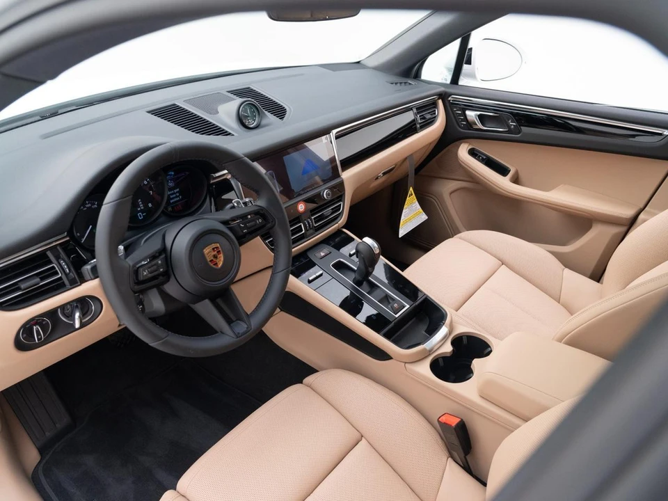 2026 Porsche Macan - Image 5 of 30