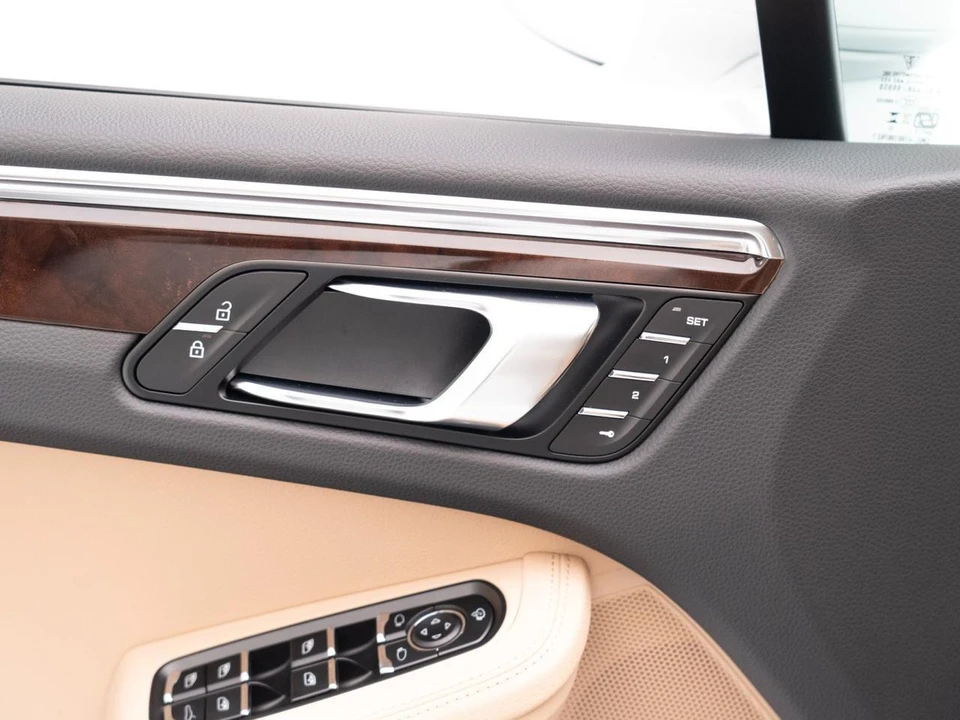 2026 Porsche Macan - Image 19 of 30