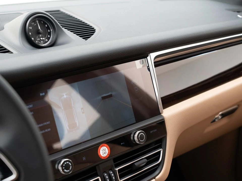 2026 Porsche Macan - Image 22 of 30