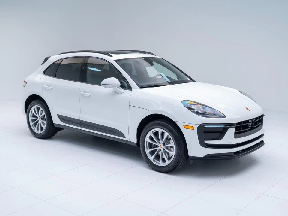 2026 Porsche Macan - Image 8 of 30