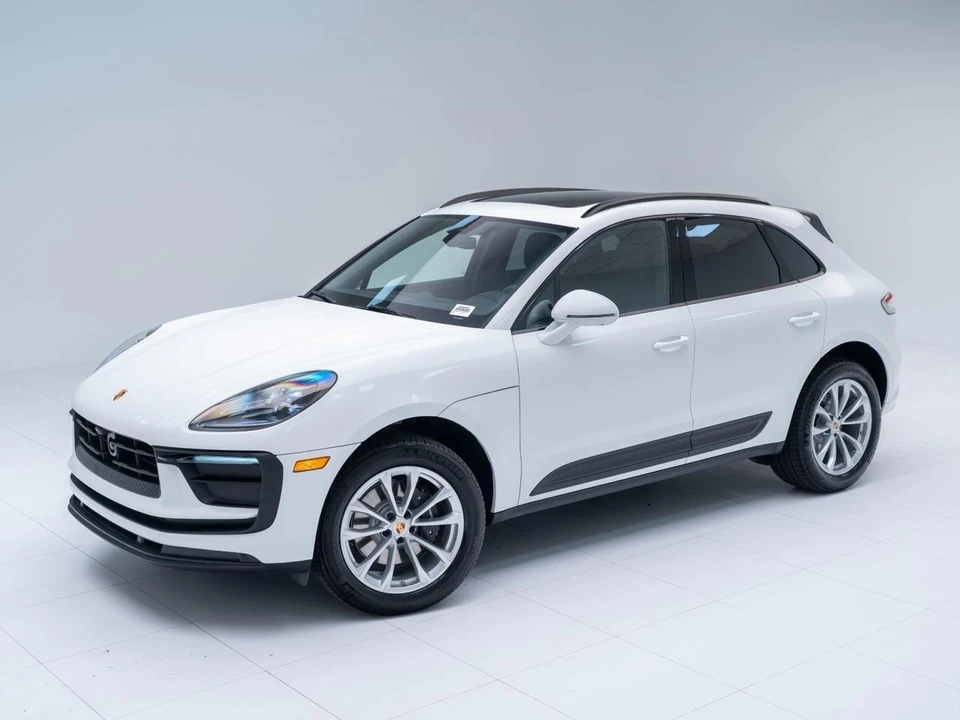 2026 Porsche Macan - Image 2 of 30