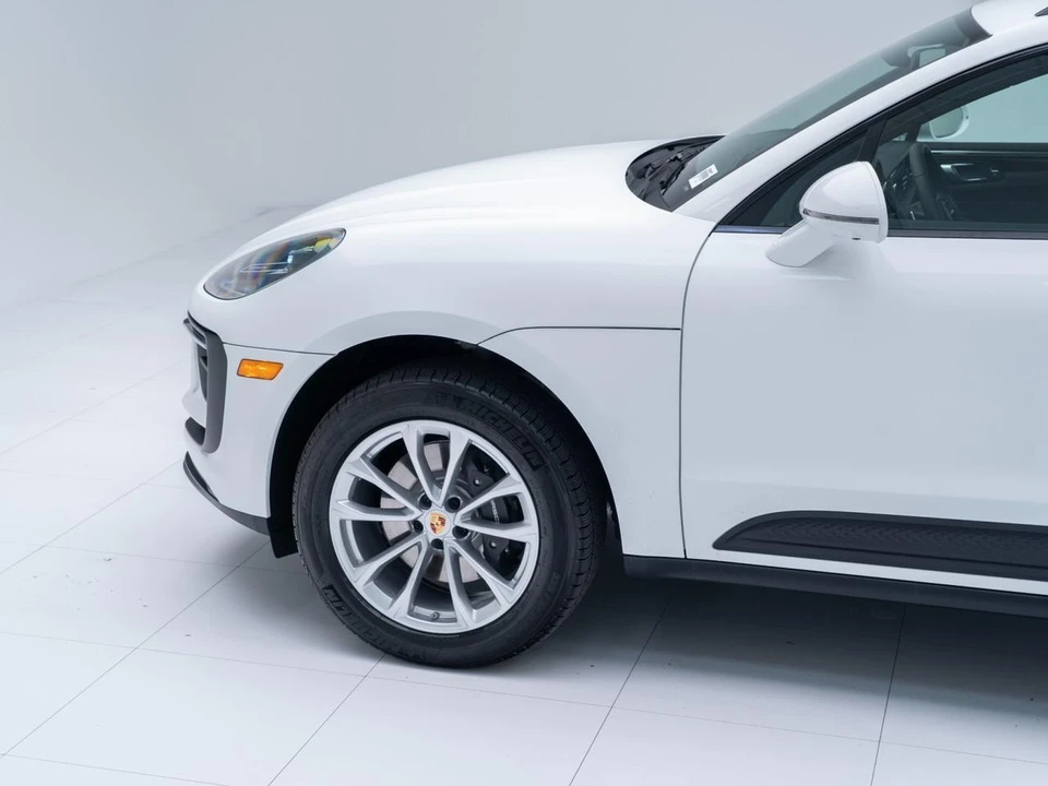 2026 Porsche Macan - Image 12 of 30