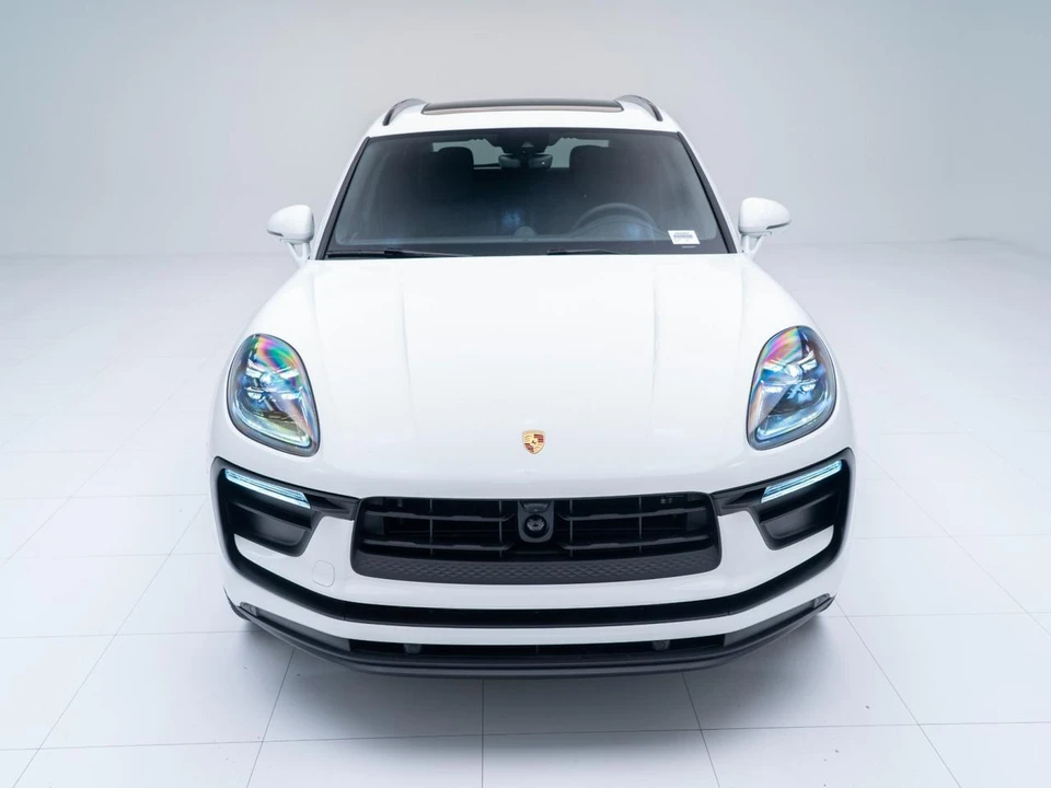 2026 Porsche Macan - Image 7 of 30