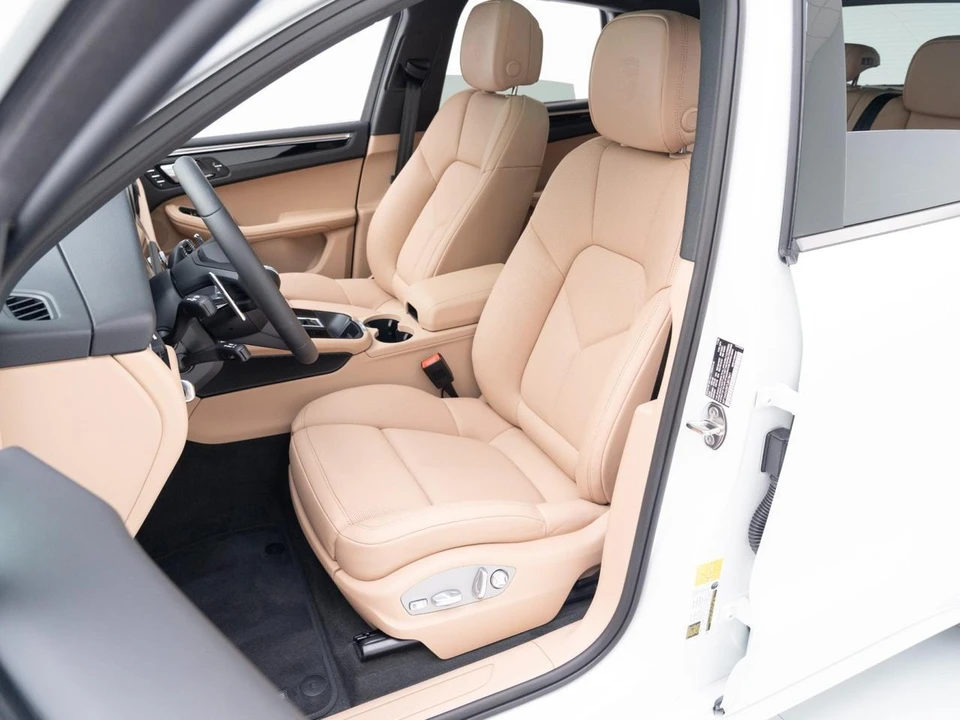 2026 Porsche Macan - Image 6 of 30