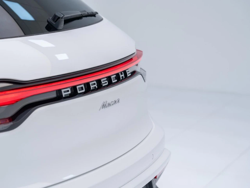 2026 Porsche Macan - Image 14 of 30
