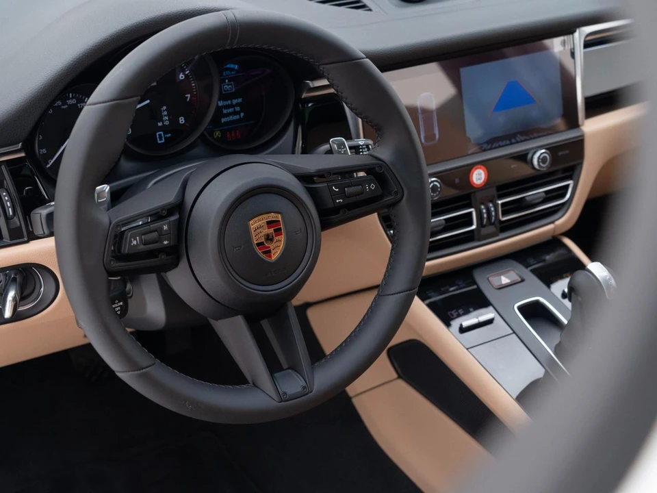 2026 Porsche Macan - Image 28 of 30