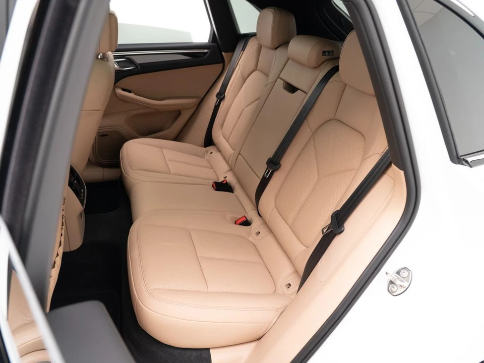 2026 Porsche Macan - Image 25 of 30
