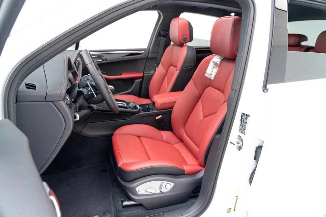 2026 Porsche Macan Electric - Image 5 of 5