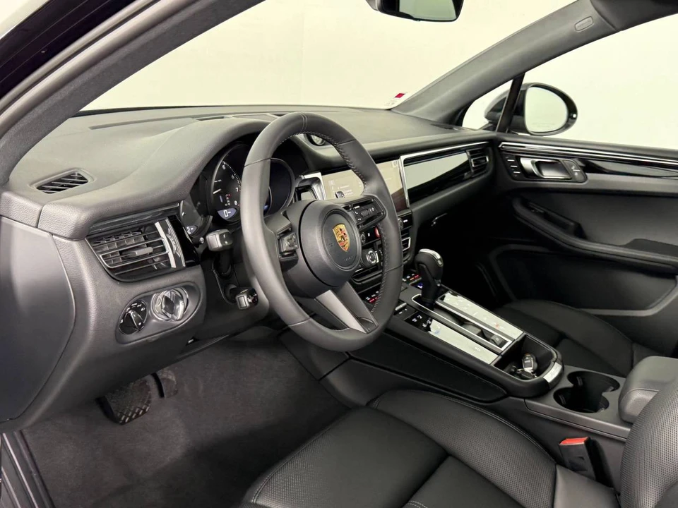 2026 Porsche Macan Electric - Image 4 of 5