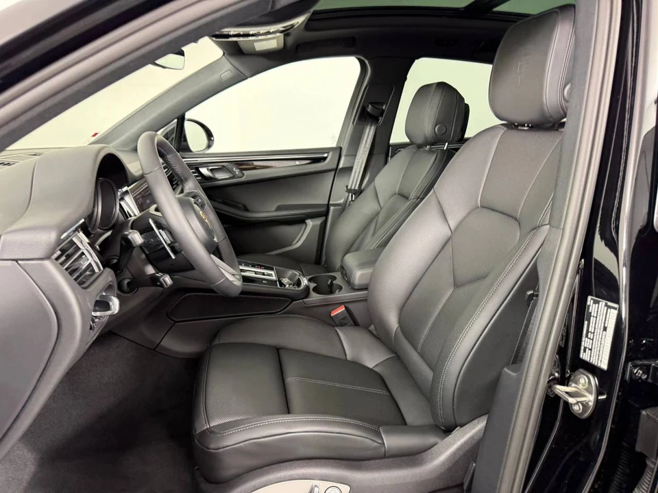 2026 Porsche Macan Electric - Image 5 of 5