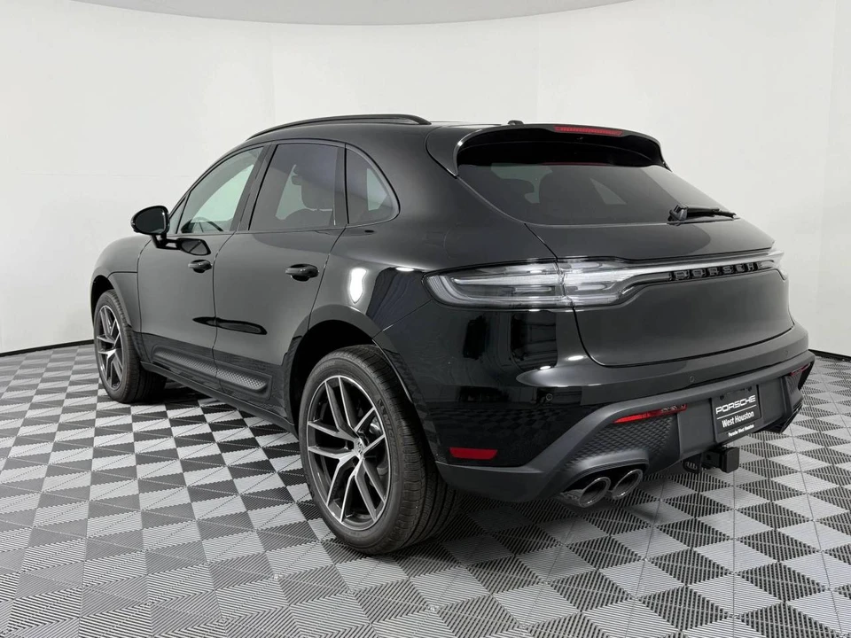 2026 Porsche Macan Electric - Image 3 of 5